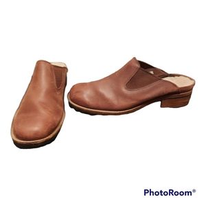 Ugg 5505 Brown Mules, Clogs Women's Size 10 Leather & Sheepskin F8007D
